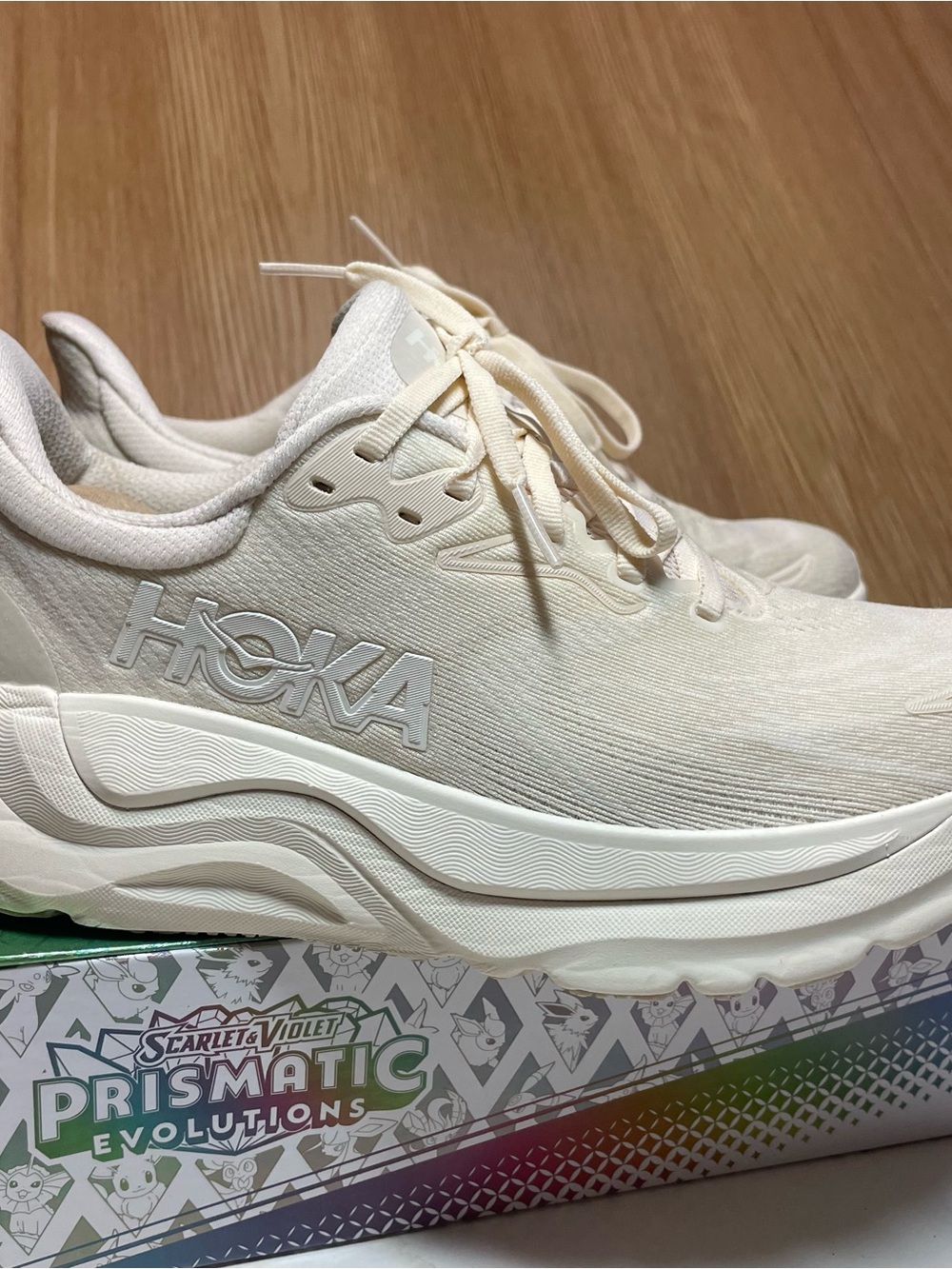 HOKA ONE ONE Arahi 8 Women’s Size 9B Running Shoes Bone Cream White
